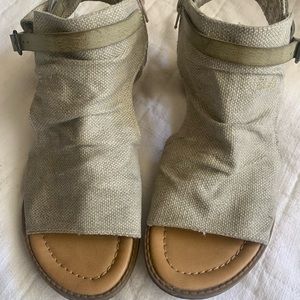 BEAUTY SANDAL by Blowfish